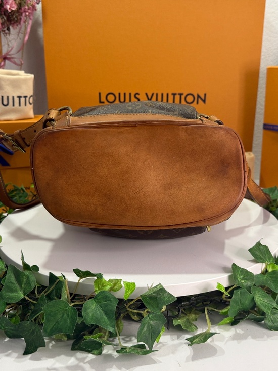 EPIC LOUS VUITTON MONOGRAM MM BACKPACK! main image 6